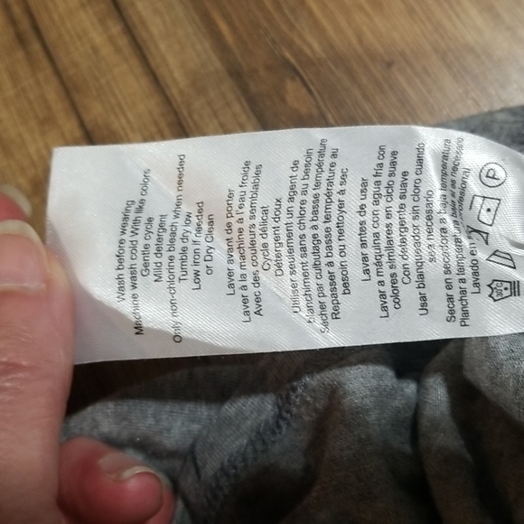 MOTHERHOOD MATERNITY Gray Floral Ruched Side Short-Sleeve Tee Shirt - Picture 9 of 10